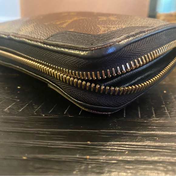 Authentic LOUIS VUITTON Retiro Zippy Wallet Monogram Canvas - Picture 15 of 16